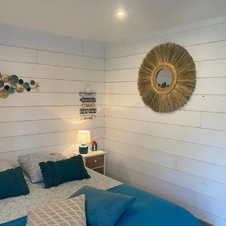 Les Pieds Dans L'eau Bed & Breakfast