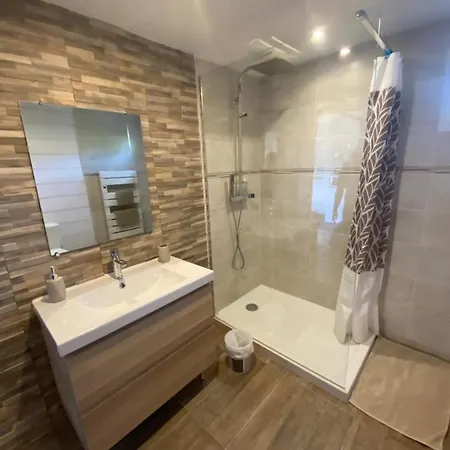 Les Pieds Dans L'eau