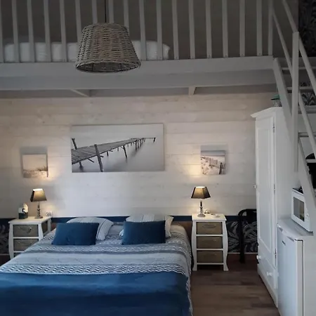 Les Pieds Dans L'eau Bed & Breakfast