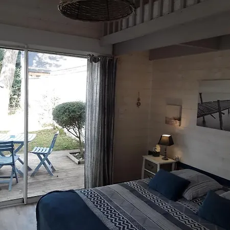 Les Pieds Dans L'eau Bed & Breakfast