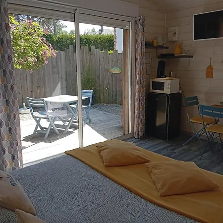 Les Pieds Dans L'eau Bed & Breakfast 3*