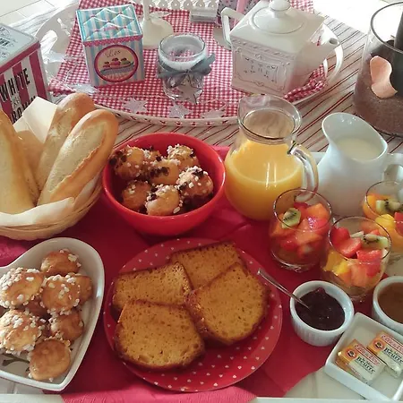 Les Pieds Dans L'eau Bed & Breakfast 3*