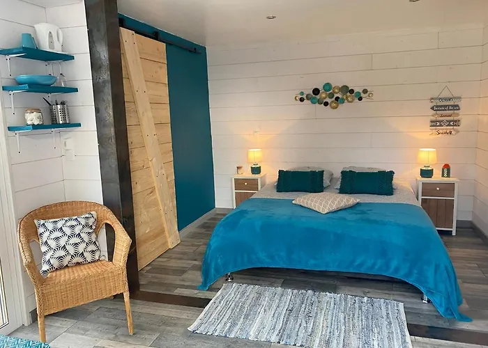 Les Pieds Dans L'eau Couette-café