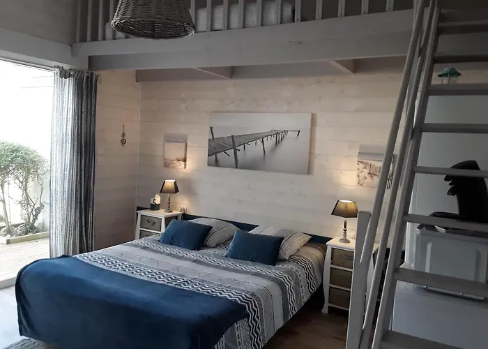 Les Pieds Dans L'eau Couette-café 3*